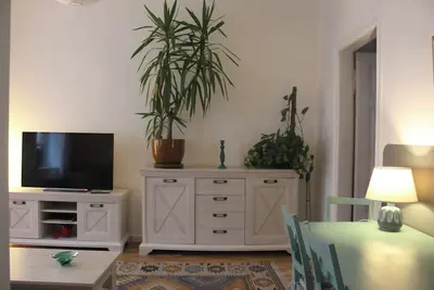 Image de Quiet & cozy apartment in Südstadt, close to the train station & free parking