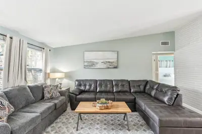 Spacious Largo Home with Private Pool, Perfect Fl Getaway!