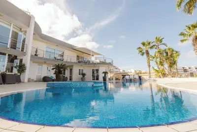 Image de This apartment is a 3 bedroom(s), 1. 5 bathrooms, located in Il-Mellieħa, null.