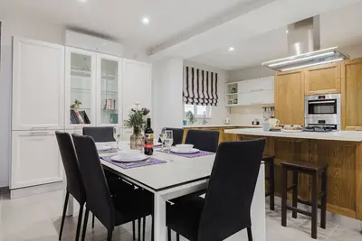 Image de Make your holiday worthwhile at this fabulous accommodation just a minute away from Ta' Xbiex port