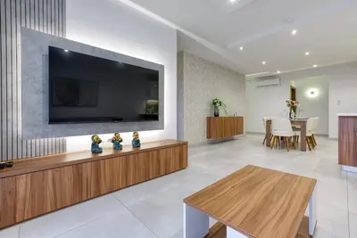 The whole group will enjoy easy access to everything from this centrally located place