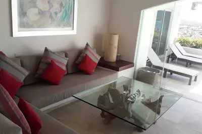Image de Beautiful remodeled Villa Ixtapa Zi, luxury development, amenities.