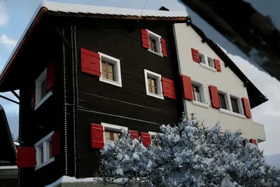 Haute-Nendaz Village: Chalet MÉLÈZE 1898\n4 ÉTAGES/4 PIÈCES/6 Personnes/Parking.
