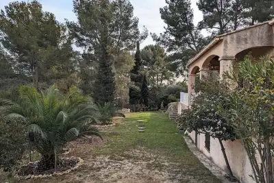 Image de Villa les Pins, avec les premières plages de Bandol à 5 minutes en voiture.