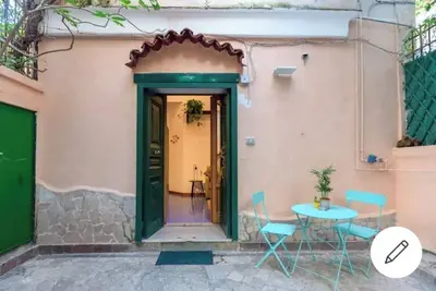Image de Detached house in the heart of Chiaia