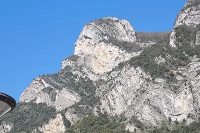 Image de Ancien séchoir à tabac rénové en maison familiale à la campagne