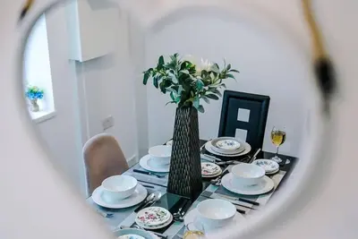 Luxury 6-Bed Retreat, Manchester