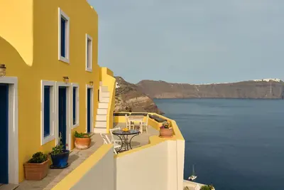 Image de Ilivatos - Elegant Villa on the Caldera's Edge