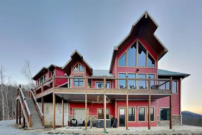 Image de Private luxury cabin with amazing views, gourmet kitchen + large game room