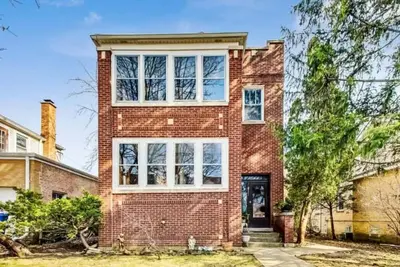Image de Charming 3-bedroom apartment in the Old Norwood Park neighborhood of Chicago