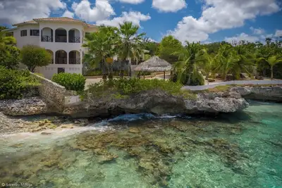 Image de Villa Blossom! Amazing oceanfront villa with a large swimming pool.