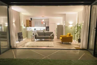 Image de Garden Apartment. Modern, stylish apartment with private garden