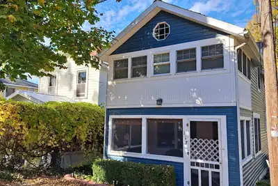 Image de 117 East 4th in the Heart of Lakeside!