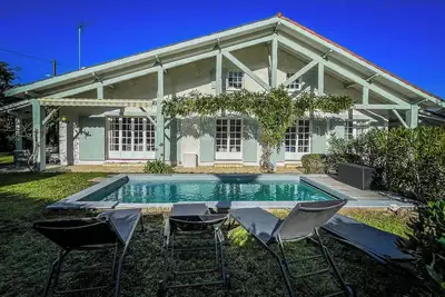 Image de Ravissante villa cosy avec piscine chauffée