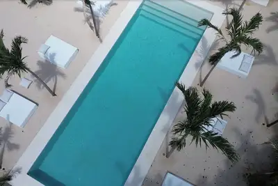 Image de 16 Guests, 8 Beds, 4, 951 ft², 26, 910 ft² Downtown, 12 min beach.