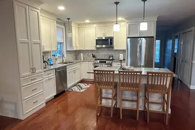 Image de Spacious and Charming 6-Bed Beach House in Salisbury