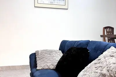 Image de Charming 2-bedroom house with WiFi, Ac 5 minutes away from the airport.