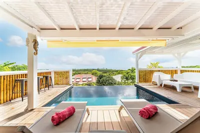 Image de Élégante villa Ti Moca offrant vue sur les îles voisines, idéale pour 6 pers.