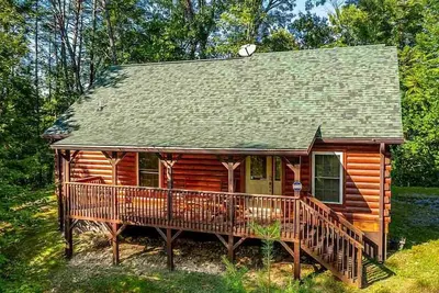Image de Gatlinburg, Charming Cabin Hearth of Nature With Pool Table, Fireplace, Hot Tub
