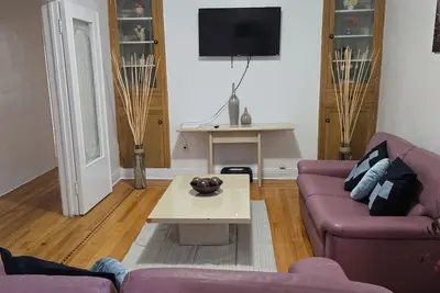 Image de Charming large furnished and equipped condo near metro and 10 min downtown