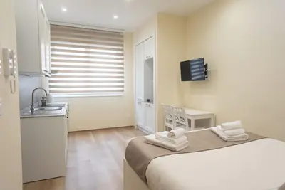 Image de Dwelling Amelia 1 Apartment, tastefully finished downtown area for couples and families