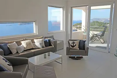 Image de Apartment  Azzurro  with  shared pool and magnificent seaview