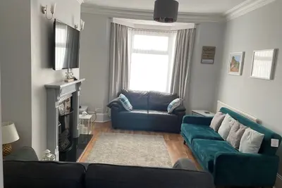 Image de Elegant Spacious 4 Bedroom Terrace, 2 Bathrooms, Dining Kitchen & Outdoor Space