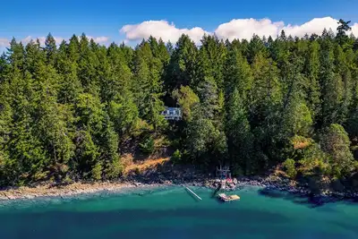 Image de Book your stay on the ocean. 2 bedroom modern cottage. Pet-Friendly!