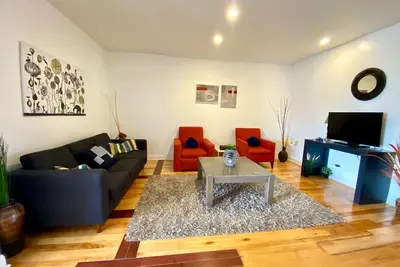 Image de Cosy Apartment renovated, furnished 10 min to metro station and 15 to downtown