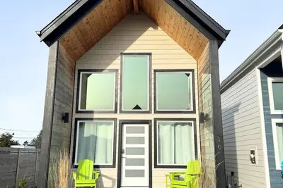 Roadside At The Commons