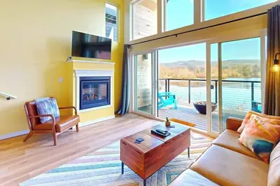 Pond View At The Commons 02 - Pet Friendly