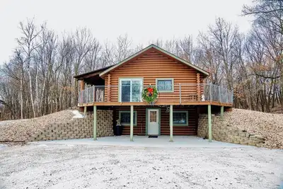 Image de Westby Hideaway: Charming & Cozy 2-Bedroom Cabin on a Peaceful Dead-End Road.