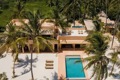 Image de Mikoko Villa - Private beach house with chef