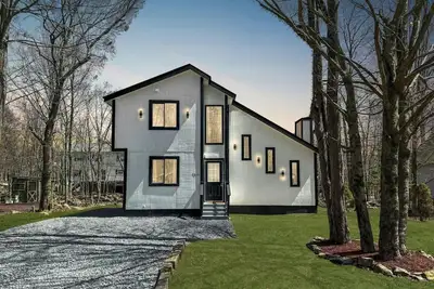 The Black Deer - A Modern Poconos Escape