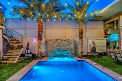 Image de Unique “Family Cave”, Heated Pool on demand.