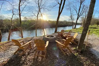 Image de The Whole Property to Yourself - 3 Cozy Elk Riverfront Tiny Cabins at High Bank