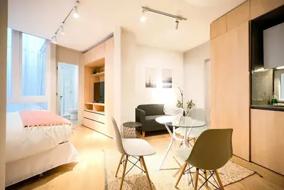 Image de Hom l Wifi AirAcond Historia Cultura Lastarria