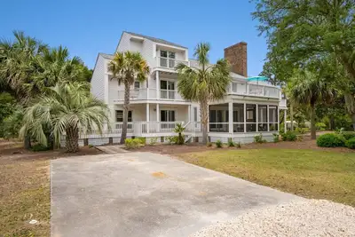 Image de Come relax at Hellenic Haven just steps to the Beach!