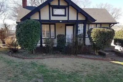 Image de Charming 2-bedroom house 5 minutes from Uab, Childrens, Downtown and Vulcan.