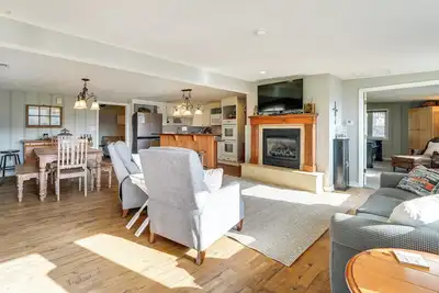 Image de Cozy Table Rock Lake 'Boathouse' w/ Pool Access