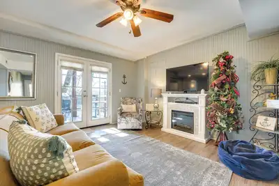 Image de Lake Views & Community Perks: Cape Fair Apartment!