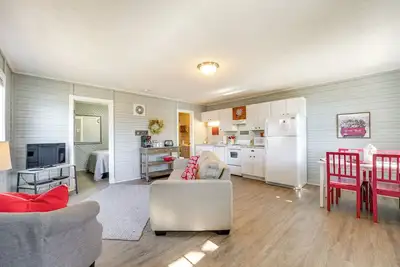 Image de Lake Views & On-Site Hiking: Cape Fair Cottage