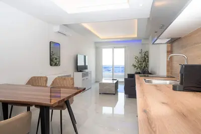 Image de Poseidon 1 : Seaside 2nd-Floor Retreat with Sea View near the beach!