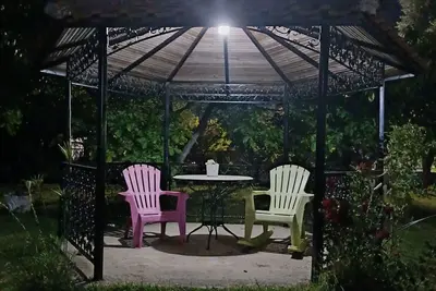 Image de Kanela House, cottage near the beach with very large grassed yard