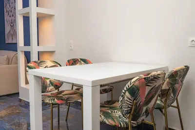 Image de Poseidon 5: Elegant 4th-Floor Retreat with Stunning Views and Modern Comfort!