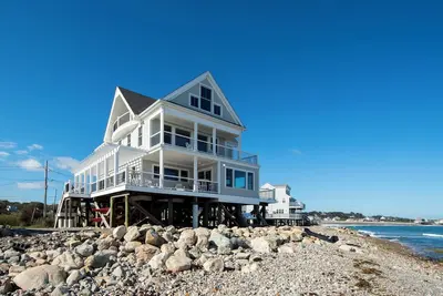 Image de Book Now! Beathtaking Ocean front Estate w/HotTub!