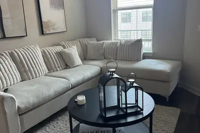 Image de Luxurious corner unit in quiet Atlanta Oasis