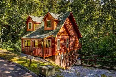Image de Gatlinburt Perfectly Cozy Cabin for Your Next Adventure with Pool Table Hot Tub