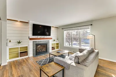 Image de 10 Mi to Dtwn Madison: Home w\/ Large Yard!