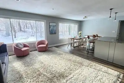 Image de Sprawling Woodland Retreat